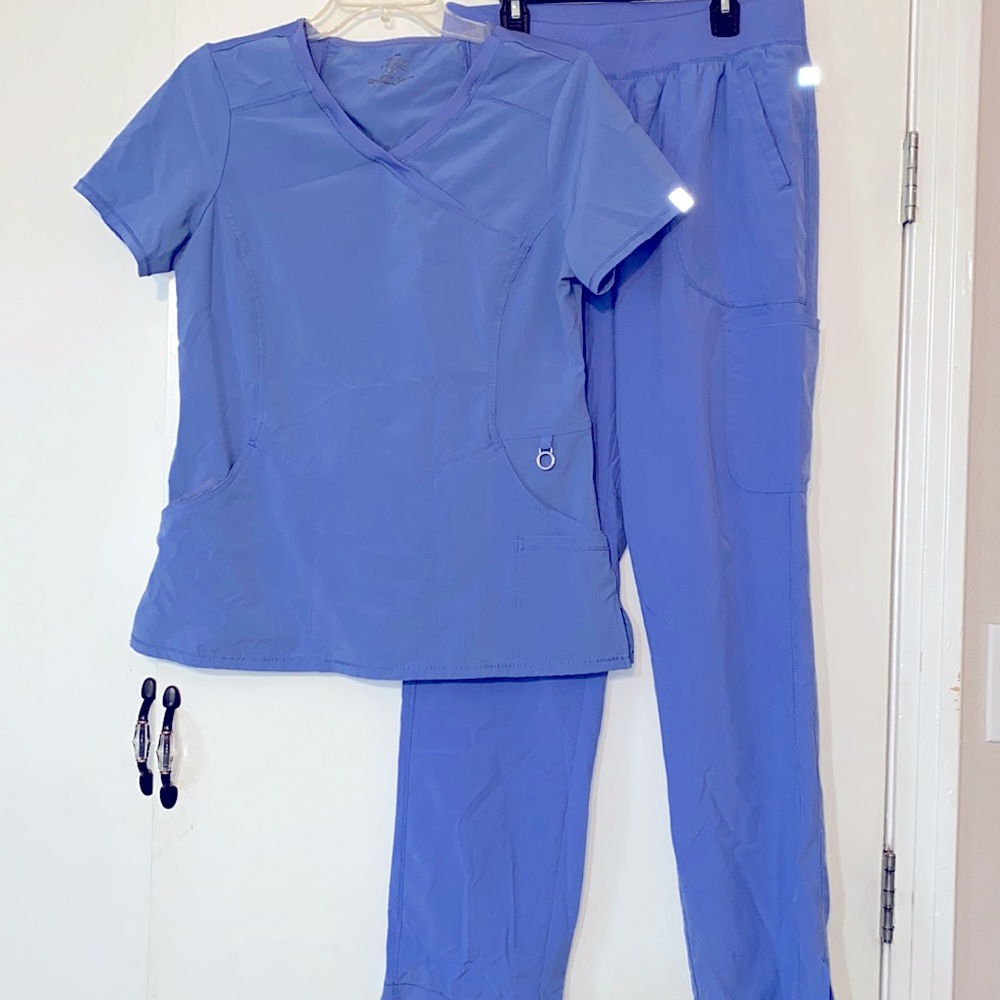 Unbranded Women's V-Neck Scrub Set in Periwinkle Blue